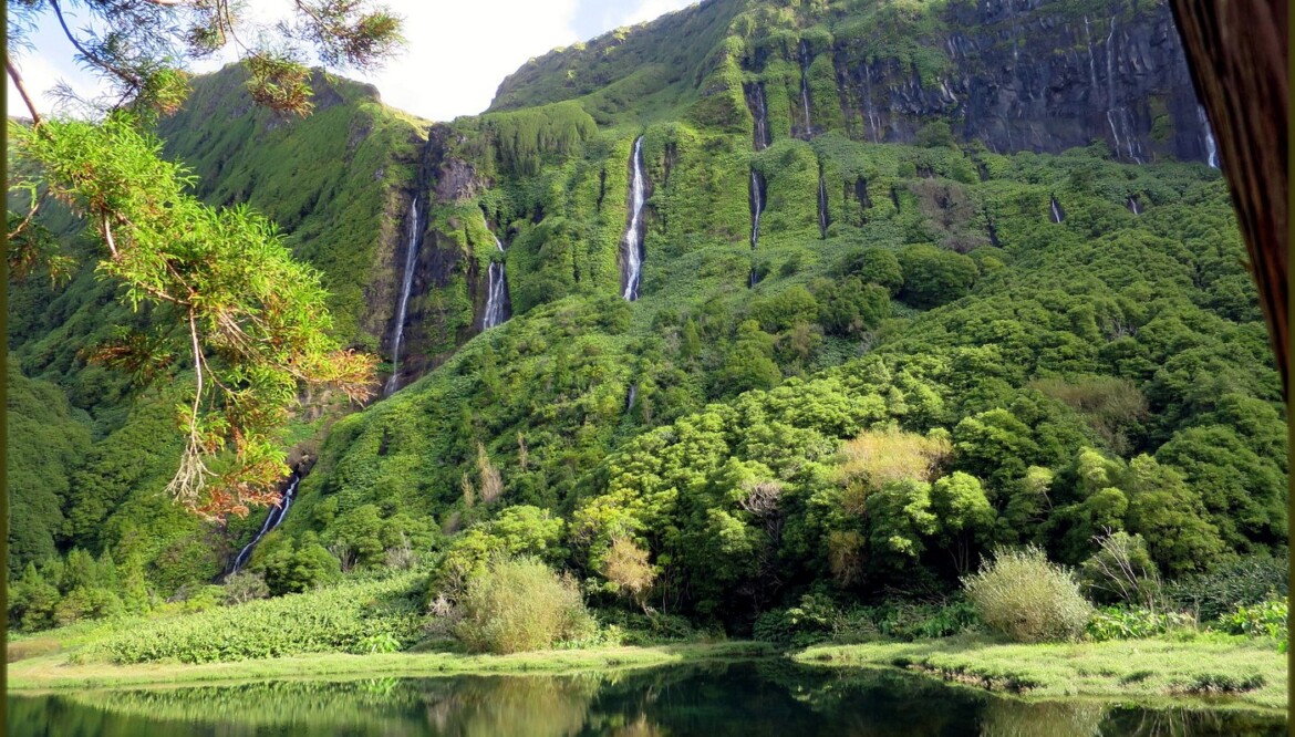 Turismo sustentável na Ilha das Flores: viajar respeitando a natureza